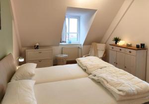 a bedroom with two beds and a window at Traumblick Barth - Boddenblick, Tiefgarage & Aufzug in Barth +11 photos
