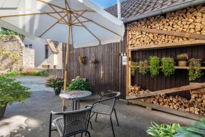 a patio with a table and chairs and an umbrella at Fewo in der Altstadt - Enz in Bietigheim-Bissingen