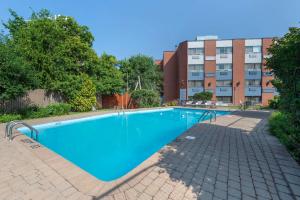 a swimming pool in front of a building at Best Western Plus Ottawa City Centre in Ottawa