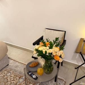 a vase of flowers on a table in a living room at Bali island Studio in Al Khobar