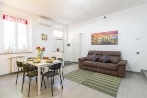 a living room with a table and a couch at In Centro a Rho Fiera Milano e Ospedale Galeazzi in Rho