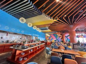 a restaurant with wooden ceilings and tables and chairs at Flamingos Hải Tiến LUXURY view biển tầng cao và Biệt thự 4pn in Thanh Hóa