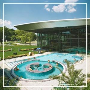 a large swimming pool in front of a building at Hotel am Markt in Bad Lobenstein