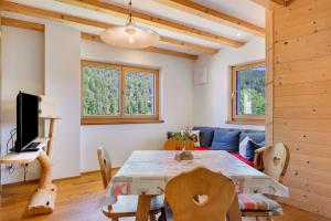 a living room with a table and a couch at Schwabl Auf Der Ebene in Meltina
