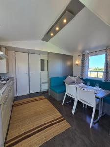 a kitchen and dining room with a table and chairs at Maria Meco in Sesimbra