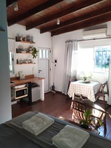 a living room with a table and a kitchen at La Adelita in Chascomús
