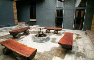 a group of benches in front of a building at At Venue Groups in Kodaikānāl