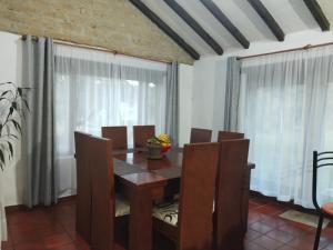 a dining room with a wooden table and chairs at Hospedaje Casa Campestre Pistacia Vera - Villa de Leyva in Villa de Leyva