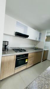 a kitchen with a stove and a sink at Apartamento Vergel in Ibagué