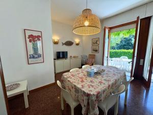 a dining room with a table and chairs at Villa Lilly in Grado