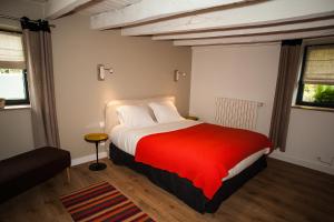 Ένα ή περισσότερα κρεβάτια σε δωμάτιο στο Maison d'hôtes les Escures