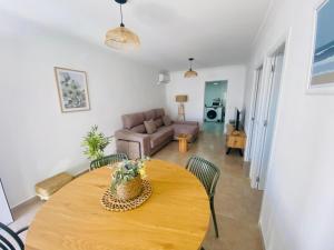 a living room with a table and a couch at Casa Cañailla in El Rompido