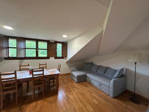 a living room with a couch and a dining room table at Apartamento La Marquesa in Llanes