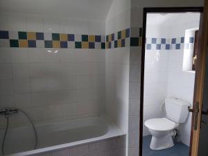 a bathroom with a tub and a toilet and a sink at Chalupa na Žampachu in Žampach