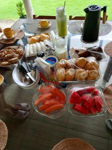 a table with a bunch of food on it at Villa Verde Chalés e Restô in Patos