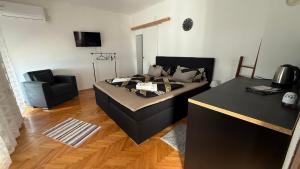 a living room with a couch and a chair at Apartman Dramalj in Dramalj