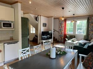 a kitchen and living room with a table in a room at Koivuniemen Ranch in Hämeenlinna