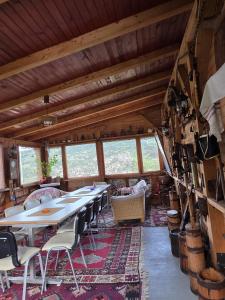 a dining room with a long table and chairs at Horizont apartmans in Jajce