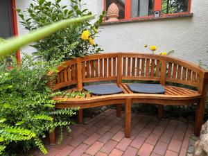 a wooden bench sitting in front of a building at Fuchsbau-eine Auszeit für die Seele in Kritzmow