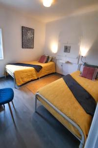 a room with two beds in a room at Quinta do Norte - Biscoitos in Biscoitos