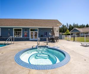 a swimming pool in the middle of a yard at Qualicum Landing Beachside Home in Qualicum Beach
