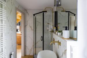 a bathroom with a shower and a toilet at Szyszkowa Stodoła in Milejczyce +31 photos
