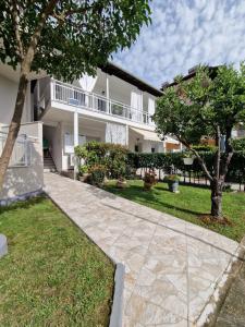 a walkway in front of a house at VILLA KETI in Leptokarya