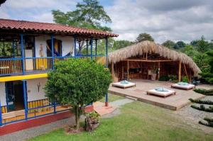Hotel Hacienda Combia外面的花园