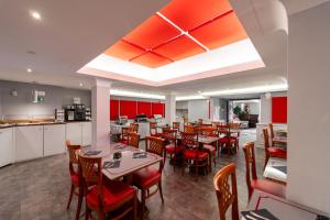 a restaurant with tables and chairs and a kitchen at Hotel Oxford in Rome +85 photos