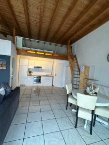 a living room with a table and chairs and a kitchen at Ferienwohnung Loft ca. 45 qm in Anröchte