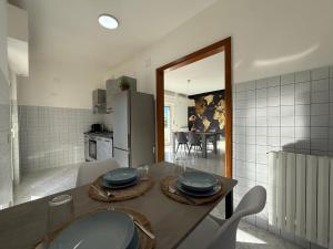 a kitchen and dining room with a table and chairs at Casa Dulce Casa - Bright flat with balcony 2 baths 2 beds in Scafa