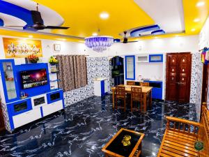a living room with a marble floor at Eden Villa in Virāmpattinam