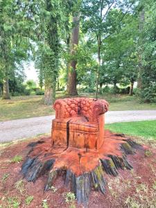 a couch sitting on top of a tree stump at Le Chalêt La Neverdiere in Ygrande +7 photos