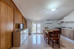 a kitchen with a table and chairs in a room at Family friendly apartment in Giba Center in Giba