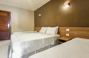 a room with two beds in a room at Safira Praia Hotel in Porto Seguro