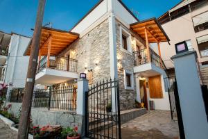 a house with a stone facade and wooden ceilings at Villa Arty in Limenaria