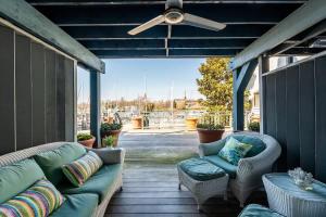 a patio with two couches and a ceiling fan at Captains Quarters Waterfront & Pool in Annapolis