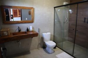 a bathroom with a toilet and a sink and a shower at Pacas Suítes Lençóis Eco Lodge in Santo Amaro +79 photos