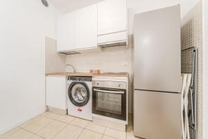 a kitchen with a washing machine and a refrigerator at Martesana47 - 5 Min S Raffaele e Linate Apt in Vimodrone
