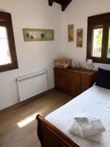 a bedroom with a white bed and a wooden floor at Ca el retriñon in Felechosa