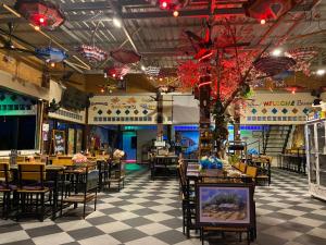Un restaurant sau alt loc unde se poate mânca la Touch the Wind