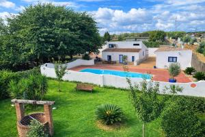 an aerial view of a backyard with a swimming pool at Villa Mediterraneo Rooms Piscina jardin parking in Blanes
