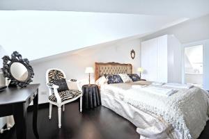 a bedroom with a bed and a desk and a mirror at Brentano Elegante in Mezzegra