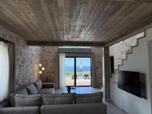 a living room with a couch and a television at Izel Villas in Skinária