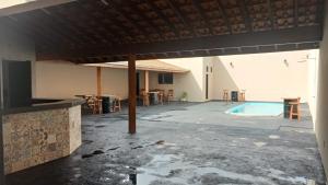 an empty patio with a swimming pool in a building at Estância Bonanzza Barretos in Barretos