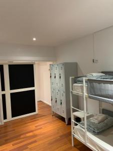 a dorm room with bunk beds and lockers at Dormitorio no Porto in Porto