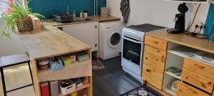 a kitchen with a washing machine and a washer at Proche de la gare in Saint-Jean-Pied-de-Port