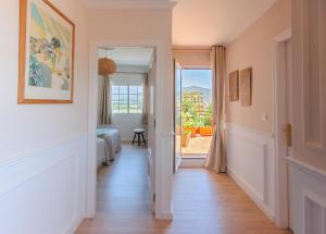 a hallway with a room with a bed and a window at Lumae Guesthouse in Lobres
