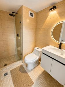 a bathroom with a toilet and a sink and a mirror at Apartamento vacacional pampatar in Pampatar +5 photos
