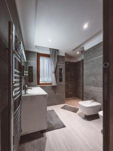 a bathroom with a sink and a toilet and a shower at NURAS - Casa degli Anemoni in Porto Conte